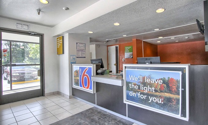 New Cumberland Hotel | Motel 6 New Cumberland, PA - Harrisburg - Hershey South