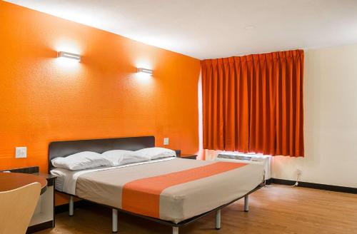 Desire Area Hotel | Motel 6-New Orleans, LA - Near Downtown