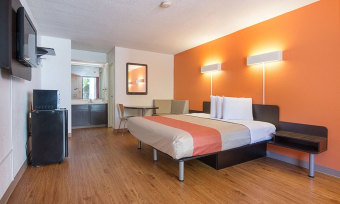 Newnan Hotel | Motel 6 Newnan, GA