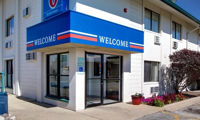 Normal Hotel | Motel 6 Normal, IL - Bloomington Area