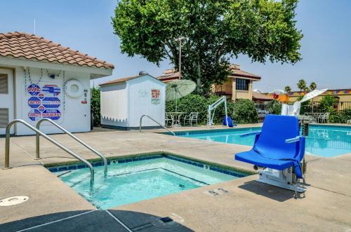 Oakdale Hotel | Motel 6 Oakdale, Ca