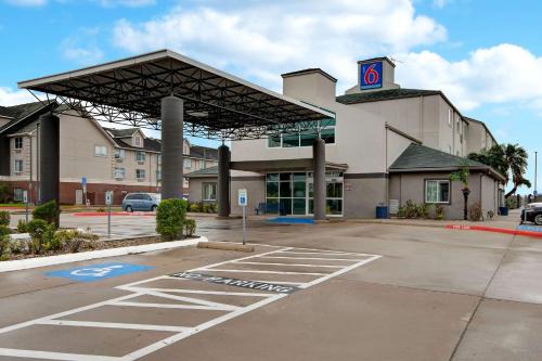 Pharr Hotel | Motel 6-Pharr, TX