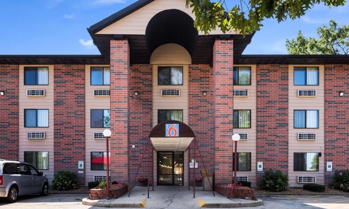 Prospect Heights Hotel | Motel 6-Prospect Heights, IL