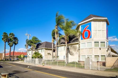 La Sierra Hotel | Motel 6-Riverside, CA - South