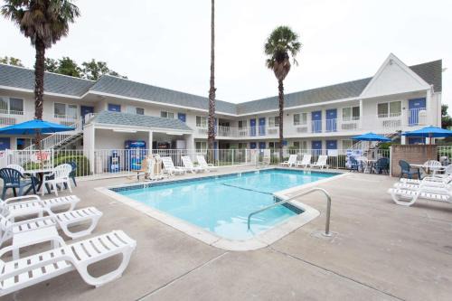 Southeastern Sacramento Hotel | Motel 6-Sacramento, CA - Central
