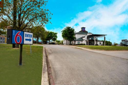 San Antonio Hotel | Motel 6-San Antonio, TX - Sea World North