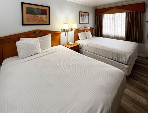 Marina District Hotel | Motel 6 San Francisco CA Lombard Street