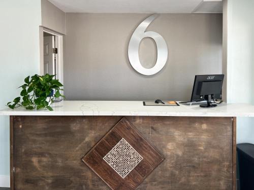 North San Jose Hotel | Motel 6 Santa Cruz, CA