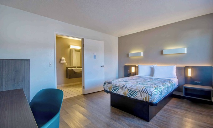 Southside Hotel | Motel 6 Santa Fe