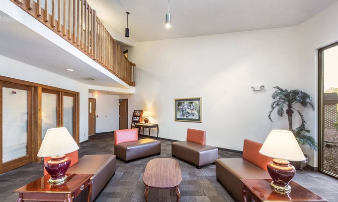 Saukville Hotel | Motel 6 Saukville, WI