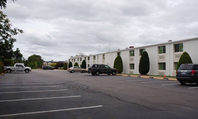 Seekonk Hotel | Motel 6 Seekonk, MA - Providence East