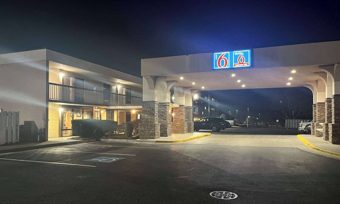 Aquia Harbour Hotel | Motel 6 Stafford, VA - Quantico