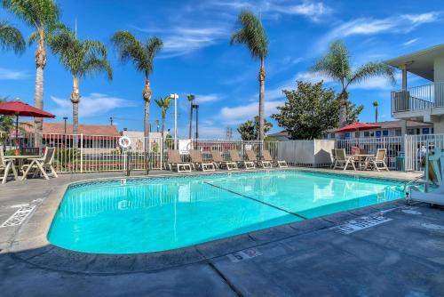 Southwest Anaheim Hotel | Motel 6-Stanton, CA- Anaheim West