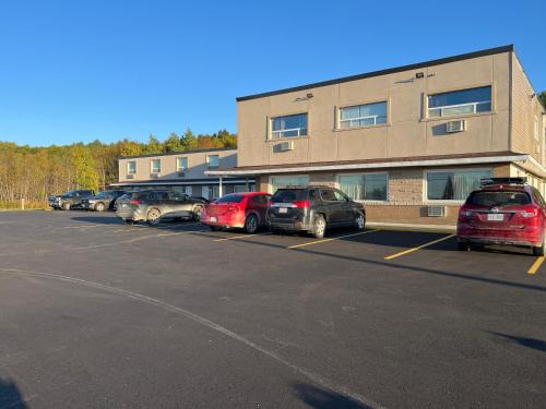 Sudbury Hotel | Motel 6-Sudbury, ON