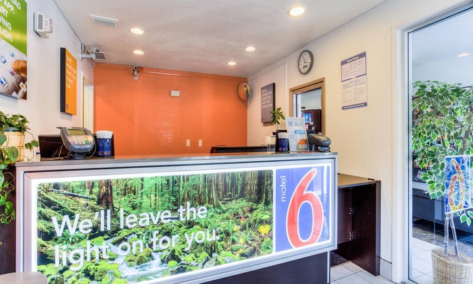 Lake Oswego Hotel | Motel 6 Tigard, OR - Portland South - Lake Oswego