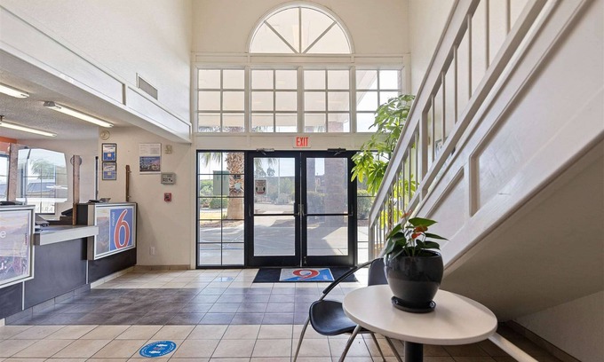 Tucson Hotel | Motel 6 Tucson, AZ - North