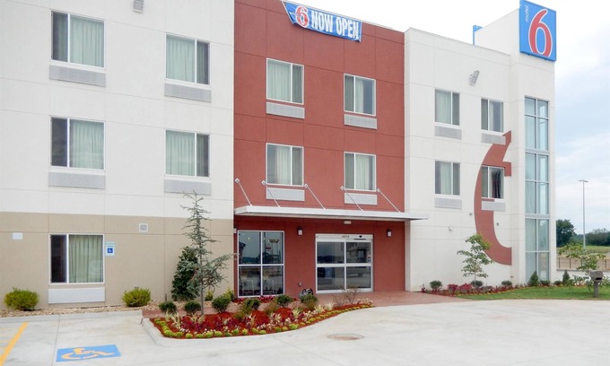 Tulsa Hotel | Motel 6 Tulsa, OK