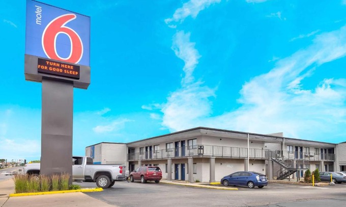 Villa Park Hotel | Motel 6-Villa Park, IL - Chicago West