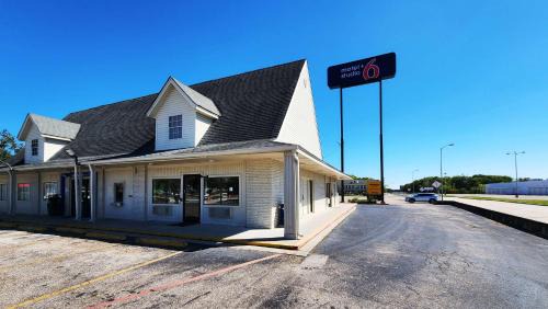 Webster Hotel | Motel 6-Webster, TX - Houston - Nasa Lake