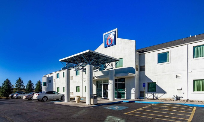 Wheatland Hotel | Motel 6 Wheatland, WY
