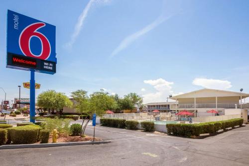 Youngtown Hotel | Motel 6-Youngtown, AZ - Phoenix - Sun City