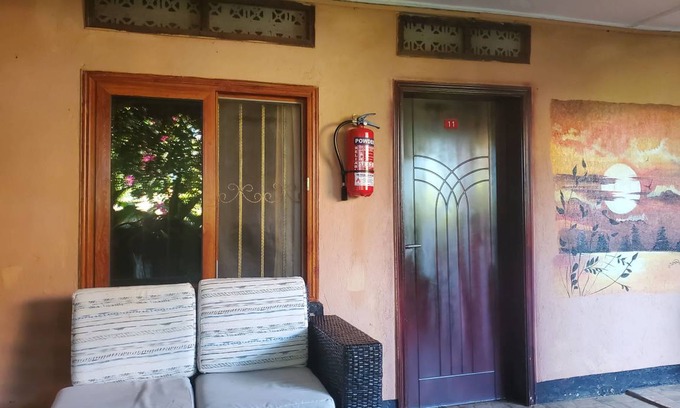 Entebbe House | Motel ∙ 8 guests