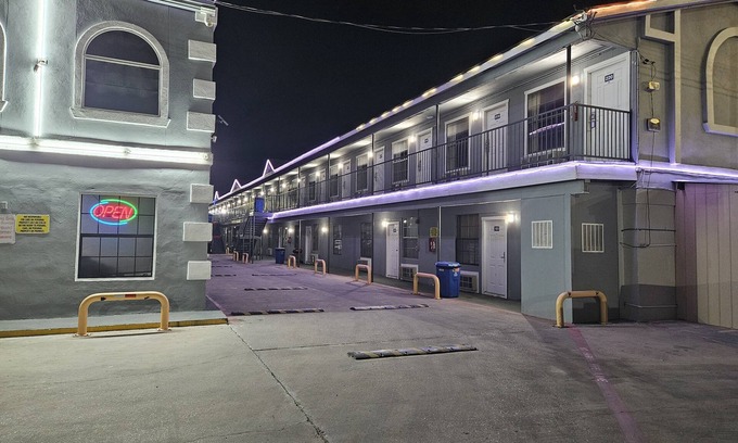 Bonanza Hotel | Motel 9