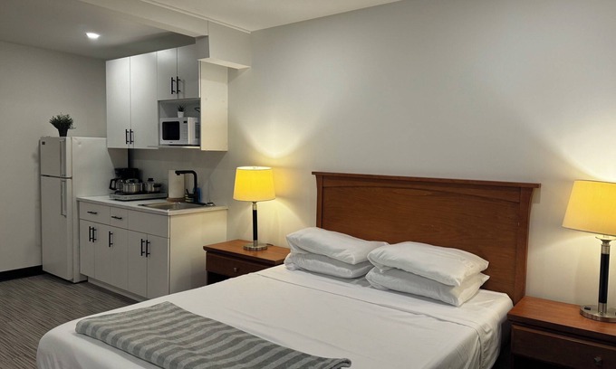 Northeast Edmonton Apartment | Motel Condo | Monthly Disc | Fast Wi-Fi -7