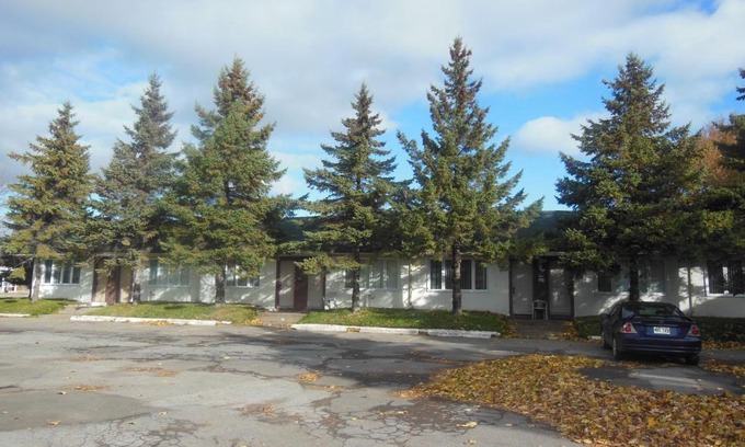 Pointe-aux-Trembles Hotel | Motel Le Paysan