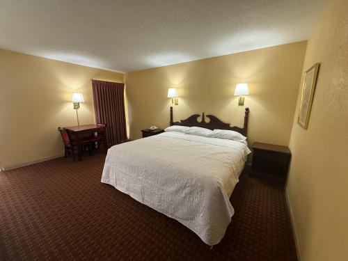 Marksville Hotel | Motel Masquerade