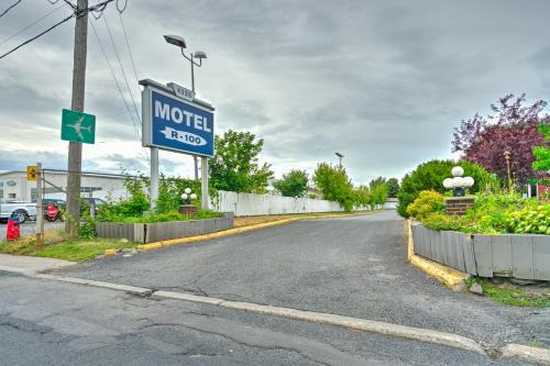 Saint-Hubert Hotel | Motel R-100