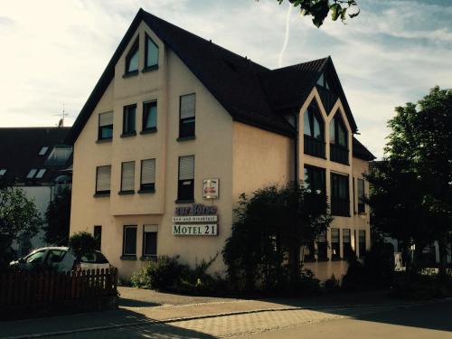Sersheim House | Motel21