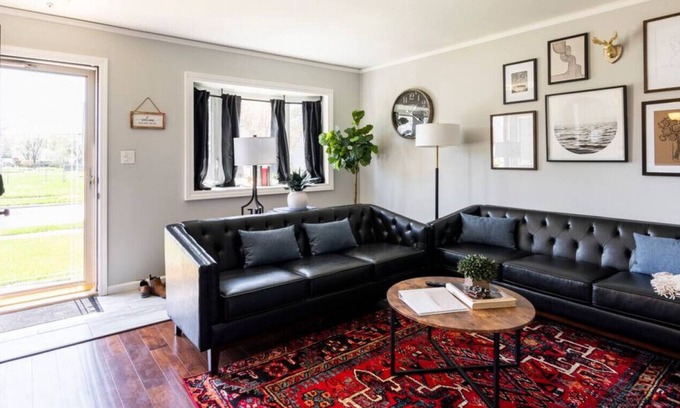Warren Apartment | Motown Chic + Movie Lounge >15 min to Detroit