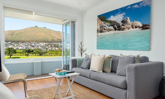 Mouille Point Apartment | Mouille Point Beachfront Apartment