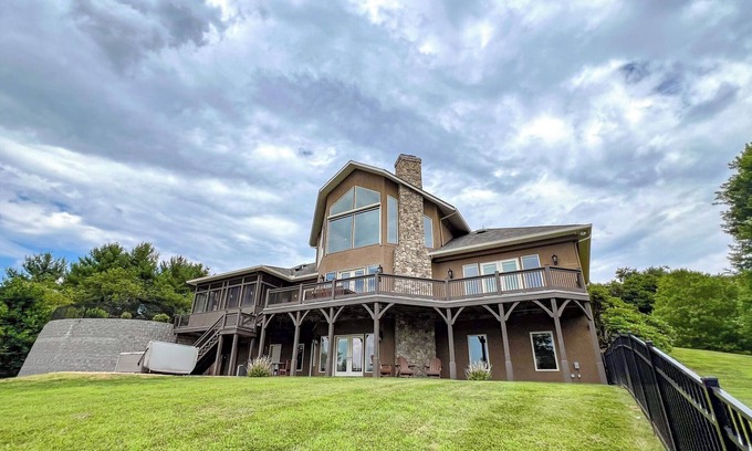 Lansing Cabin | Mount Ever After Available Labor Day Weekend!