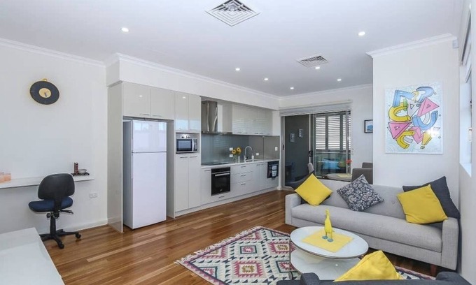 Mount Hawthorn Apartment | Mount Hawthorn: Perfect City Pad. Sleeps 2