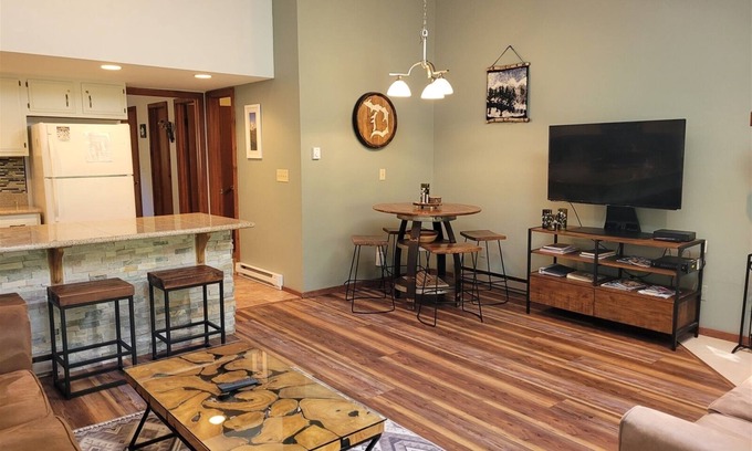 Frisco House | Mount Royal | 2BR/2BA | Main St Location| Free Bus