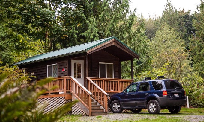 Bow Resort | Mount Vernon Camping Resort Studio Cabin 5