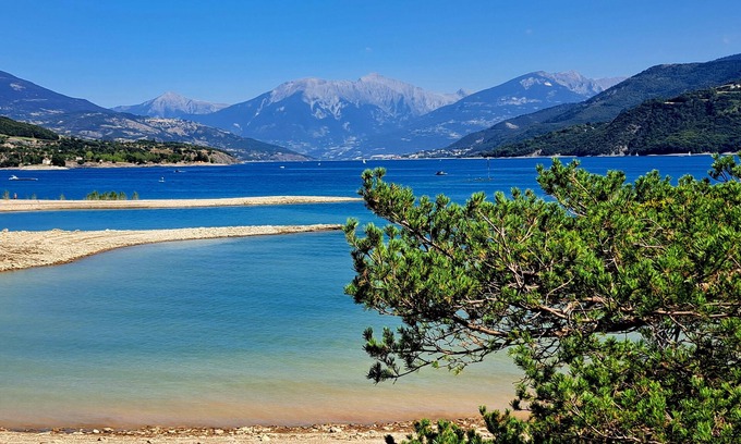 Chorges House | Mountain and lake house with spa.