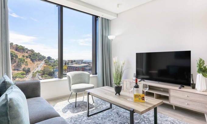 Bo'Kaap Apartment | Mountain and Seaview apartment in De Waterkant Strand Street