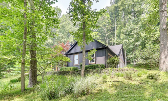 Athens House | Mountain Cabin w/ Amazing Views Near Hocking Hills