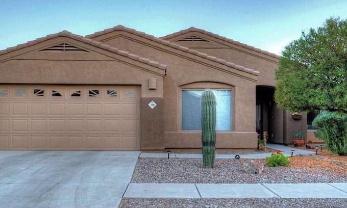 Oro Valley House | Mountain Calling 3BR by Casago