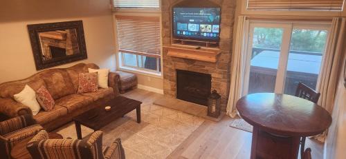 Ogden House | Mountain Chalet Near Snowbasin, 2BR