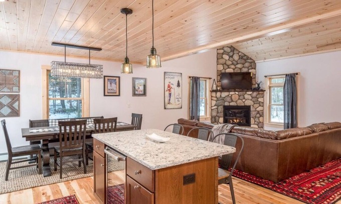 Bethel House | Mountain Chalet with hot tub and game room