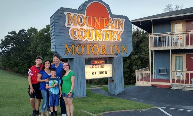 Branson West Hotel | Mountain Country Inn