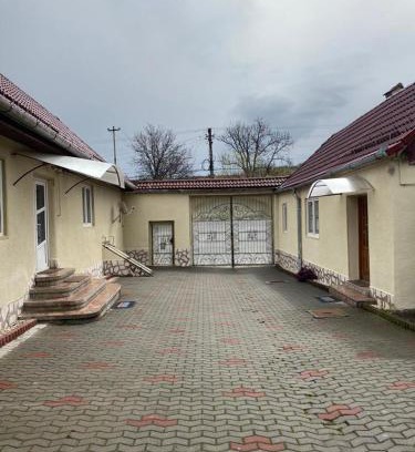 Orlat House | Mountain Countryside House & Courtyard near Sibiu