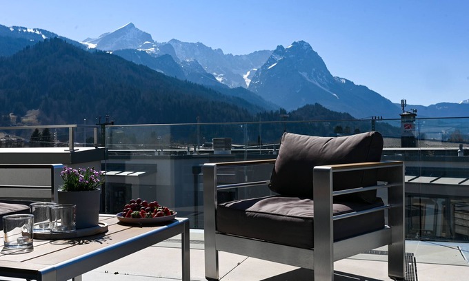 Garmisch-Partenkirchen Apartment | Mountain view panorama Garmisch