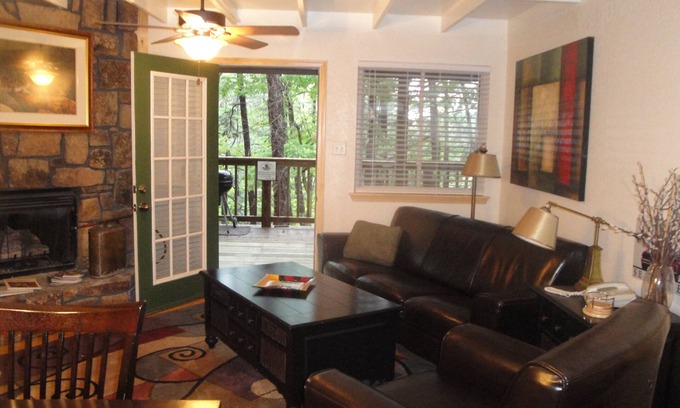 Mount Ida Cottage | Mountain Harbor Forest View Lodge cottage by RedAwning