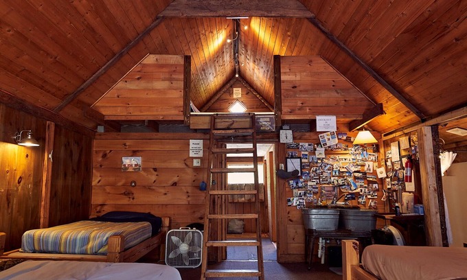 Roan Mountain House | Mountain Harbour B&B and Hiker Hostel