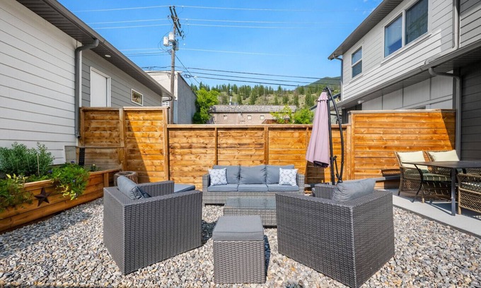 East Kootenay Apartment | Mountain Haven | Fenced Backyard | Downtown | A/C